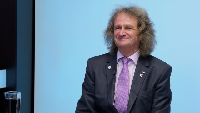 „Macinka utřel Sikorského, ne naopak. Turek intelektem mnohonásobně převyšuje Pavla a nepotřebuje žádné loutkovodiče. Rychetský popřel sám sebe.“ – Miroslav Ševčík