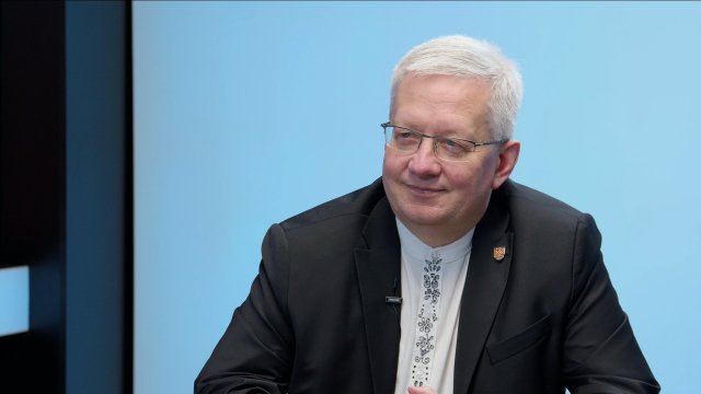 „Státní zástupci nemají mít privilegované postavení. Vyšetřování jejich chyb mohou dozorovat soudci, ne oni sami. Ve hře je možnost zřízení inspekce.“ – Zdeněk Koudelka