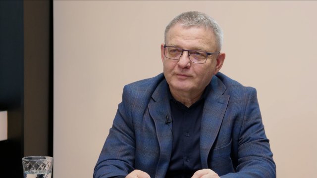 „Česká republika na summitu NATO hlas nemá. Evropa je bokem a aliance zažívá soumrak. Mezi prezidentem a vládou začala válka, která neskončí.“ – Lubomír Zaorálek