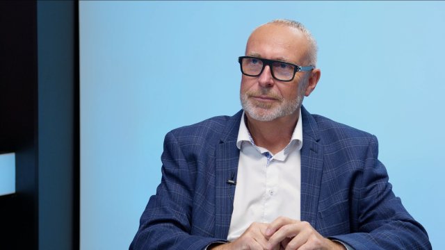 „Opozice se snaží paralyzovat chod Sněmovny. Česká televize a rozhlas mají být mandatorním výdajem z rozpočtu. Koruna je něco, co nám EU ještě nesebrala.“ – Libor Forman