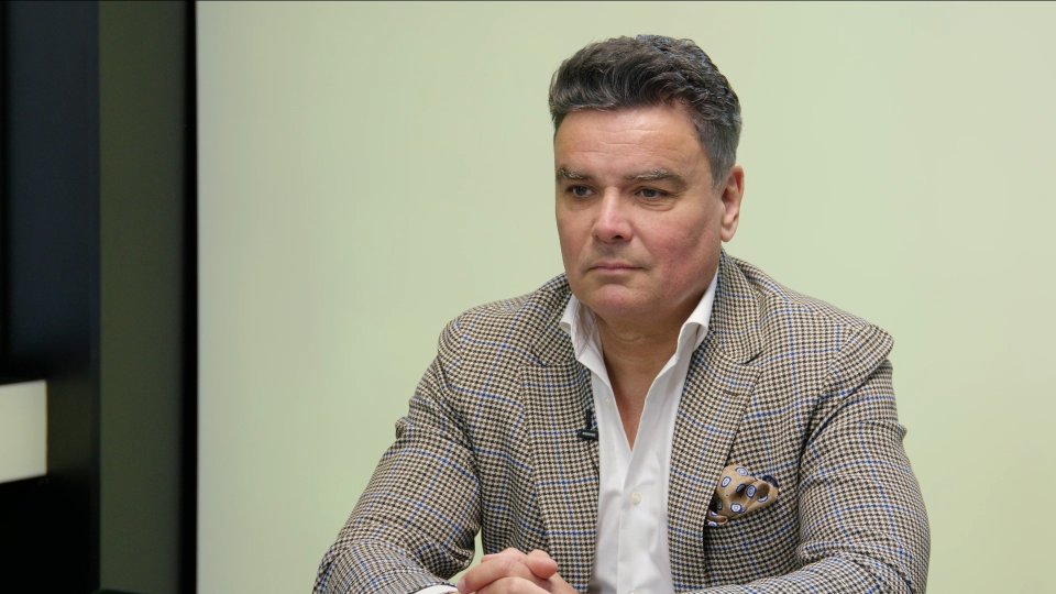 „Petr Pavel byl, je a bude bonzák. Nejsme kultura zbraní jako Amerika. Trump s Putinem udržují normální diplomatické styky.“ – Petr Holec