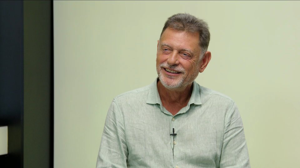 „Turek se hledá, Macinka vyrostl a je nekompromisní. Pavla dorazil Babiš. Pecková kvůli politice přichází o kredit umělkyně. V Praze je bordel a chaos.“ – Vadim Petrov