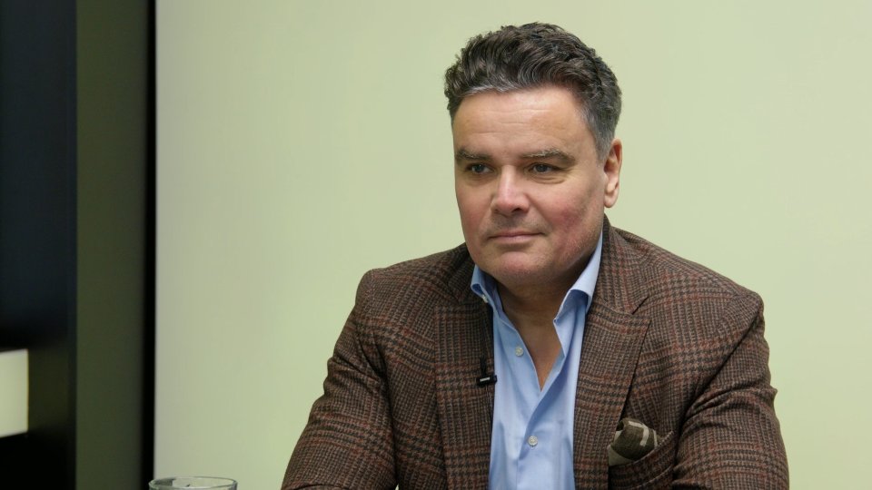 „Slovensko obsadili Češi, ostudné. Vetchý je stážista, drony zaštiťovali Foltýn a Řehka. Kupka je už lepší lhář než Fiala. Babiš vystupuje trumpovsky, mluví o Česku.“ – Petr Holec