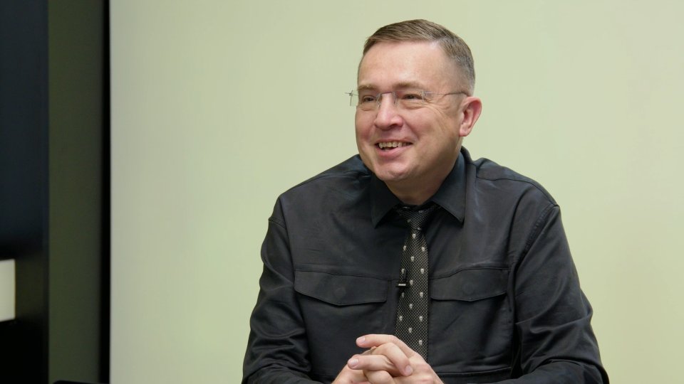 „OSN je polomrtvá organizace s vypadávajícími vraty. Fackovat Američany z české strany není nejchytřejší. V důsledku klimatu umírá stále méně lidí.“ – Roman Šmucler