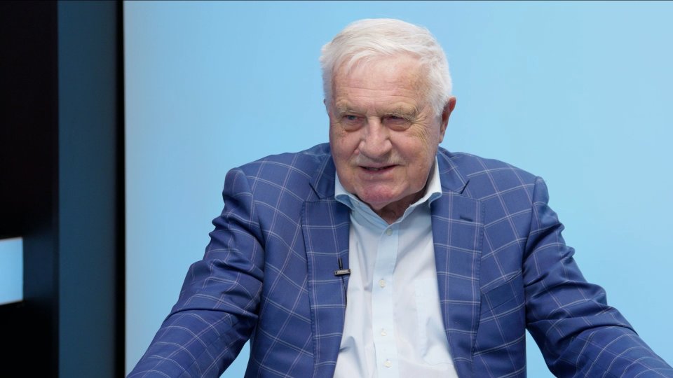 „Impuls ke sjezdu landsmanšaftu vzešel z Brna, jde o česko-český problém. Věřím, že se Orbán oklepe. ČT a ČRo si zaměstnanci zprivatizovali.“ – Václav Klaus