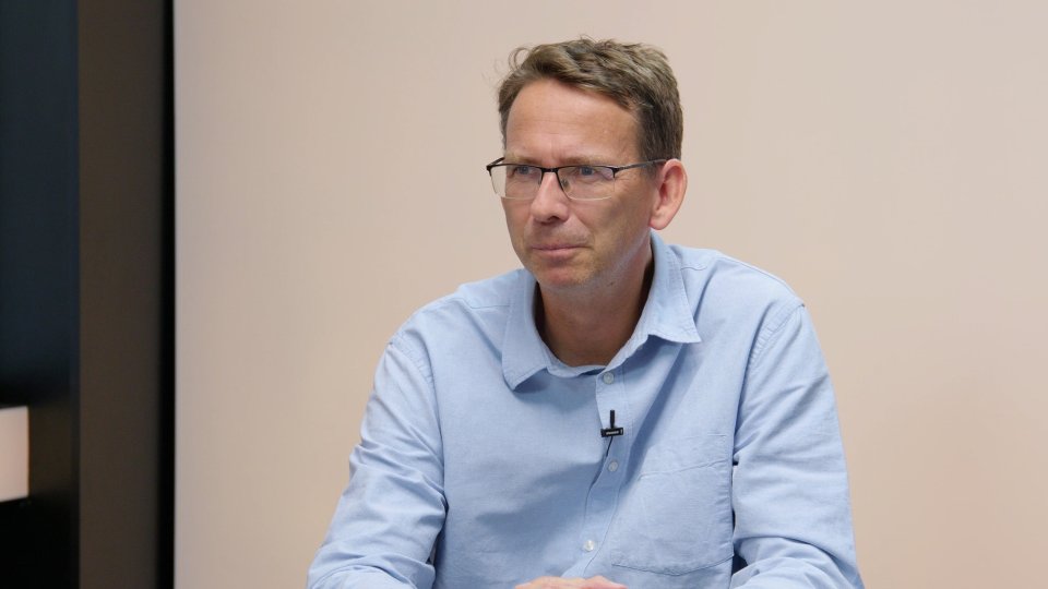 „Evropští představitelé se před Trumpem plazí. Američané nemají nad Izraelem kontrolu. Lídři EU mají zájem na pokračování války na Ukrajině.“ – Petr Drulák