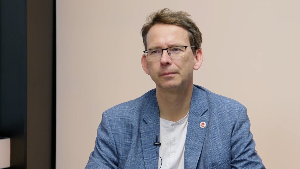 „Trumpovo oznámení vítězství je obrovská blamáž, může přijít o úřad. O míru se bude jednat na základě íránských představ. Pavel se chová naprosto nedůstojně.“ – Petr Drulák