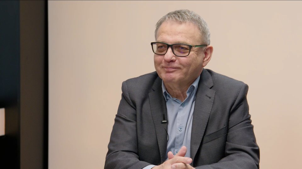 „Závazky vůči NATO neplníme kvůli Fialovi, Černochové a Řehkovi. Trump má velkou slabost pro panovníky. Politické násilí ve stylu USA hrozí i u nás.“ – Lubomír Zaorálek