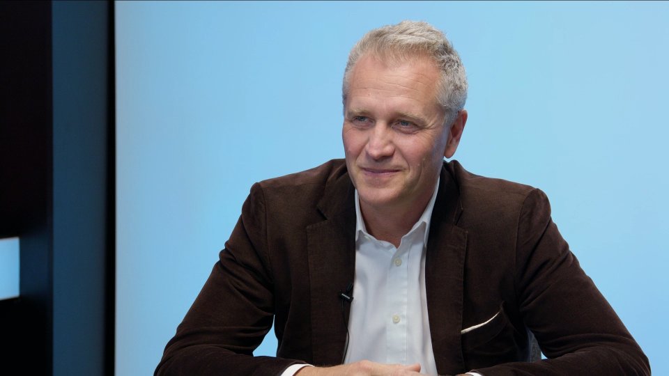 „Měl jsem 29 domovních prohlídek. Milion chvilek budu žalovat o jeden milion korun. Voliči vědí, že se v Německu před volbami vymýšlejí kauzy.“ – Petr Bystroň