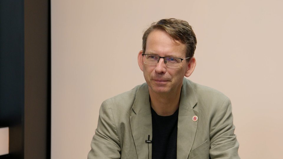 „V otázkách NATO za ČR mluví vláda, ne prezident. Migrační pakt nás zavazuje přijímat migranty, které Západ nechce. Izrael na Írán nestačí ani s podporou USA.“ – Petr Drulák
