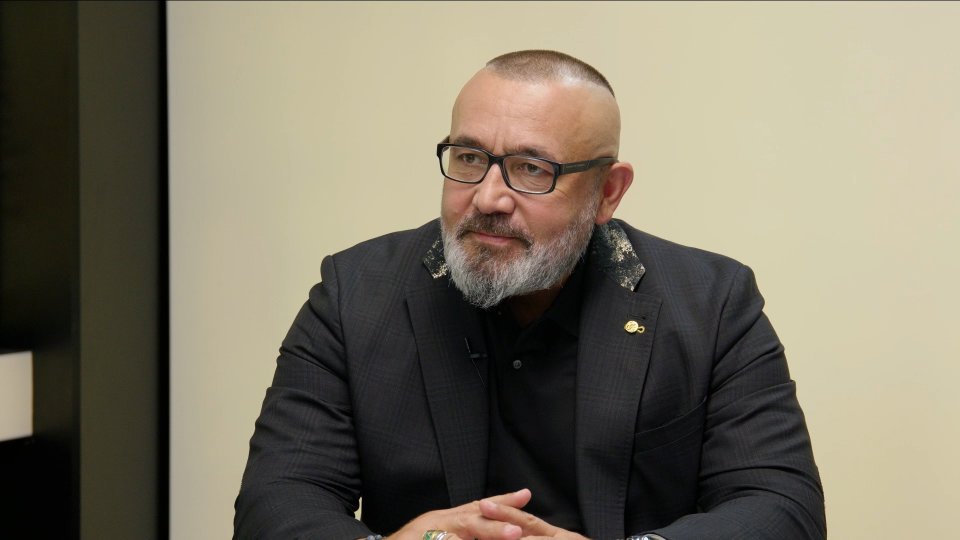 Moc peněz #36: Zlato i po korekci drží zisk 55 % za rok