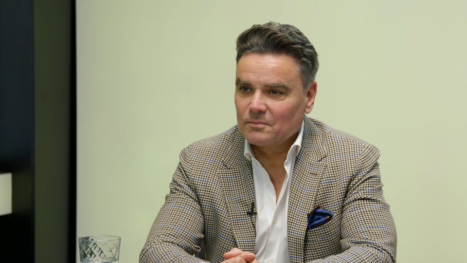 „Procento HDP navíc na zbrojení by znamenalo dalších sto miliard schodku. Opozice si z Ukrajiny udělala modlu. Pavel už dávno vede nepřiznanou kampaň.“ – Petr Holec